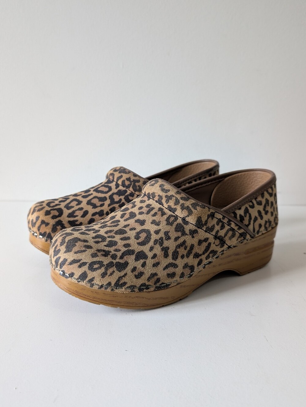 Dansko Women's Professional Nursing Leopard Clogs 37/7